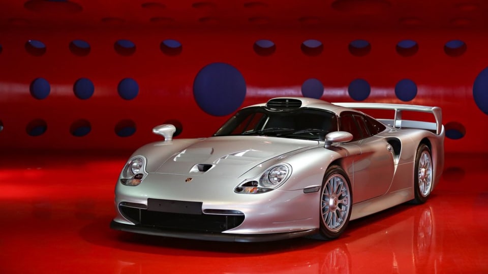 Porsche 911 GT1 Strassenversion z roku 1998.